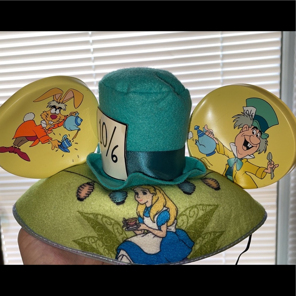 Alice in wonderland Disney hat